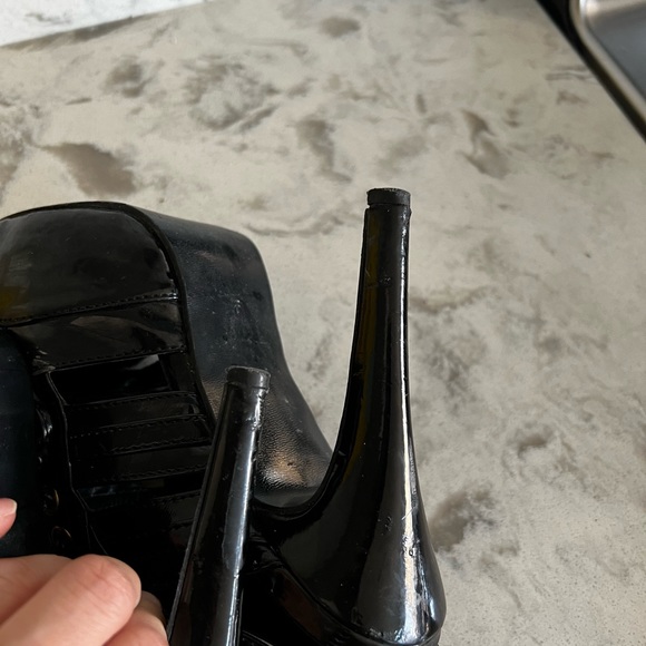3/$30 (bundle) Patent black heels - Picture 5 of 8